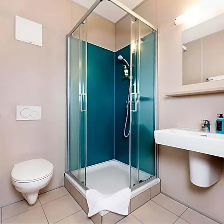 Cleverhotel 3* 헤르초겐부르크