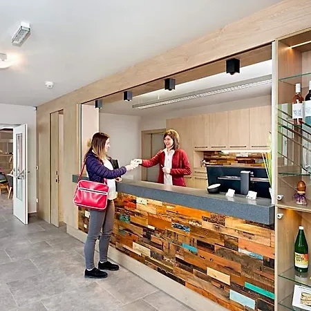 Cleverhotel 3* 헤르초겐부르크