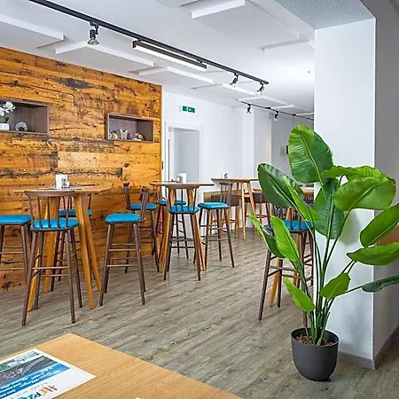 Cleverhotel 3* 헤르초겐부르크