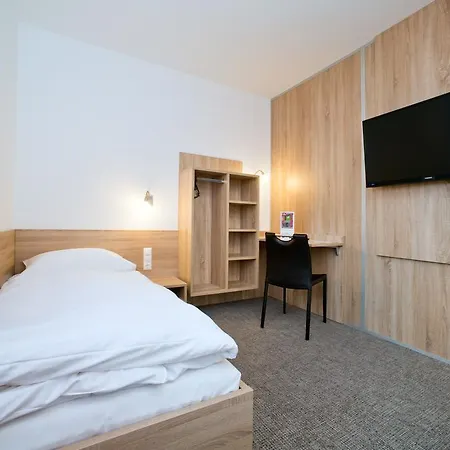 Hotell Cleverhotel 3*